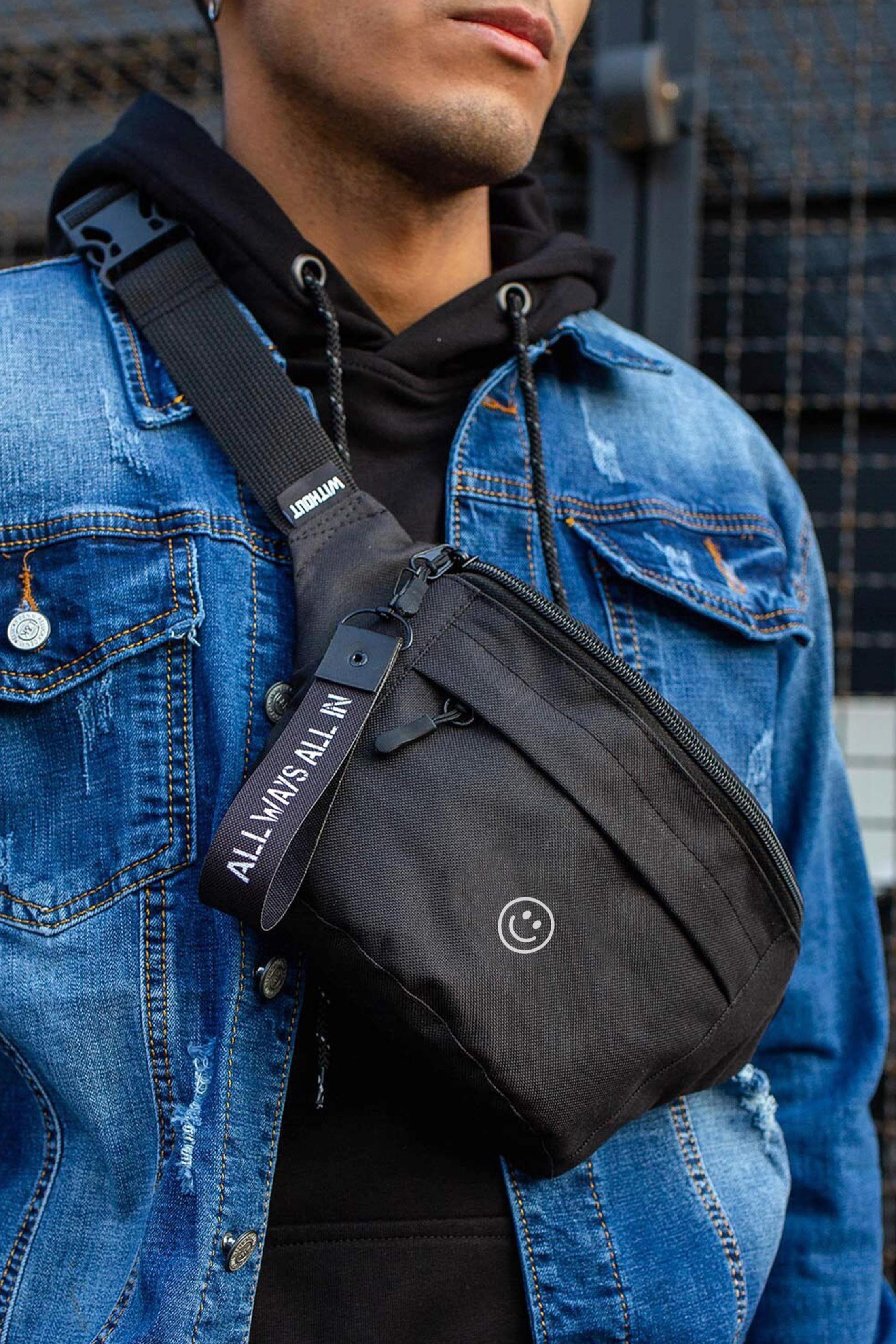 Бананка через плече Without з принтом Smile Black (8055370)