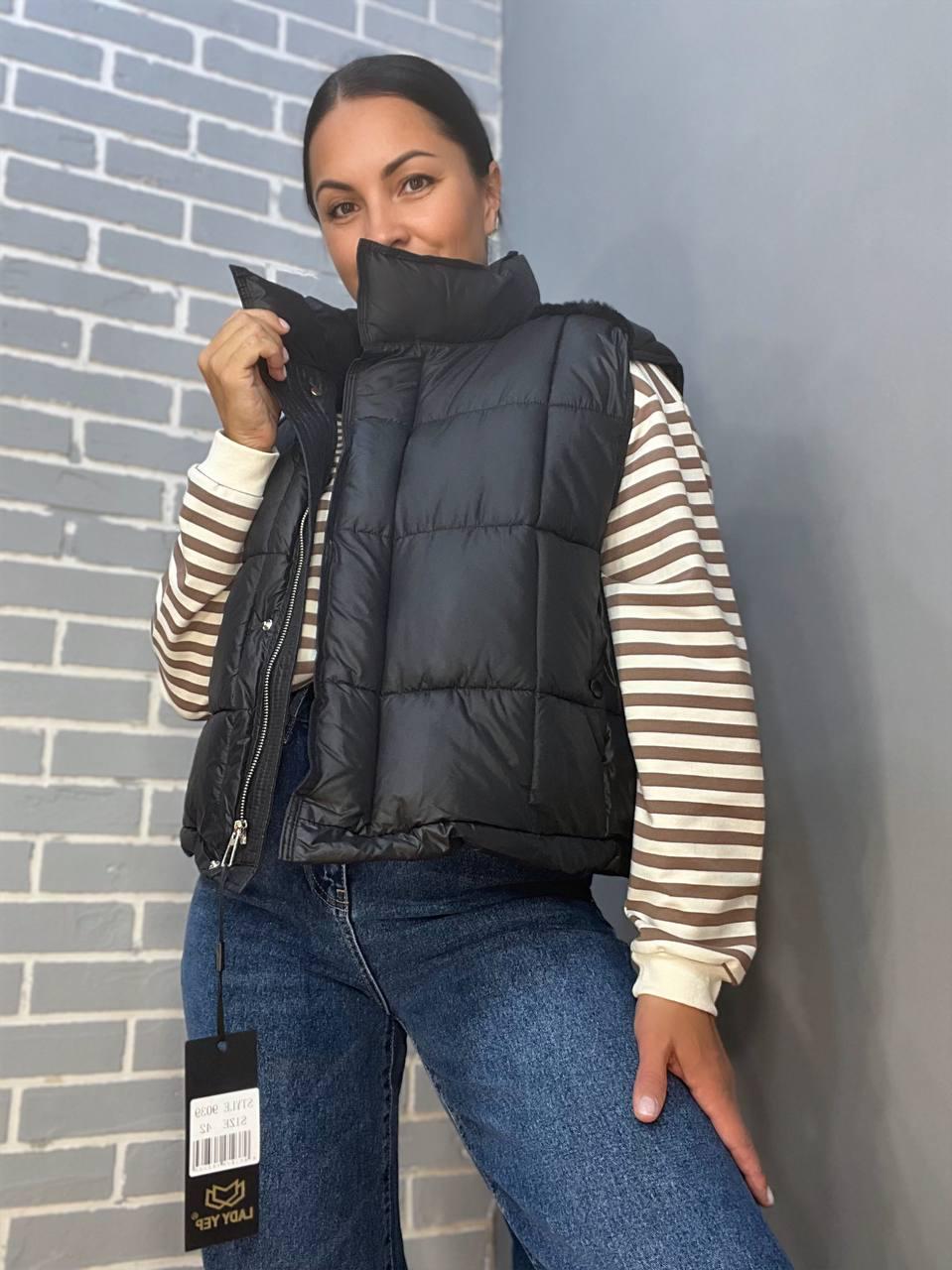 Жилетка жіноча Lady Yep 9039 стьобана коротка вставка з екошкіри на спині р. 44 Чорний (2641)