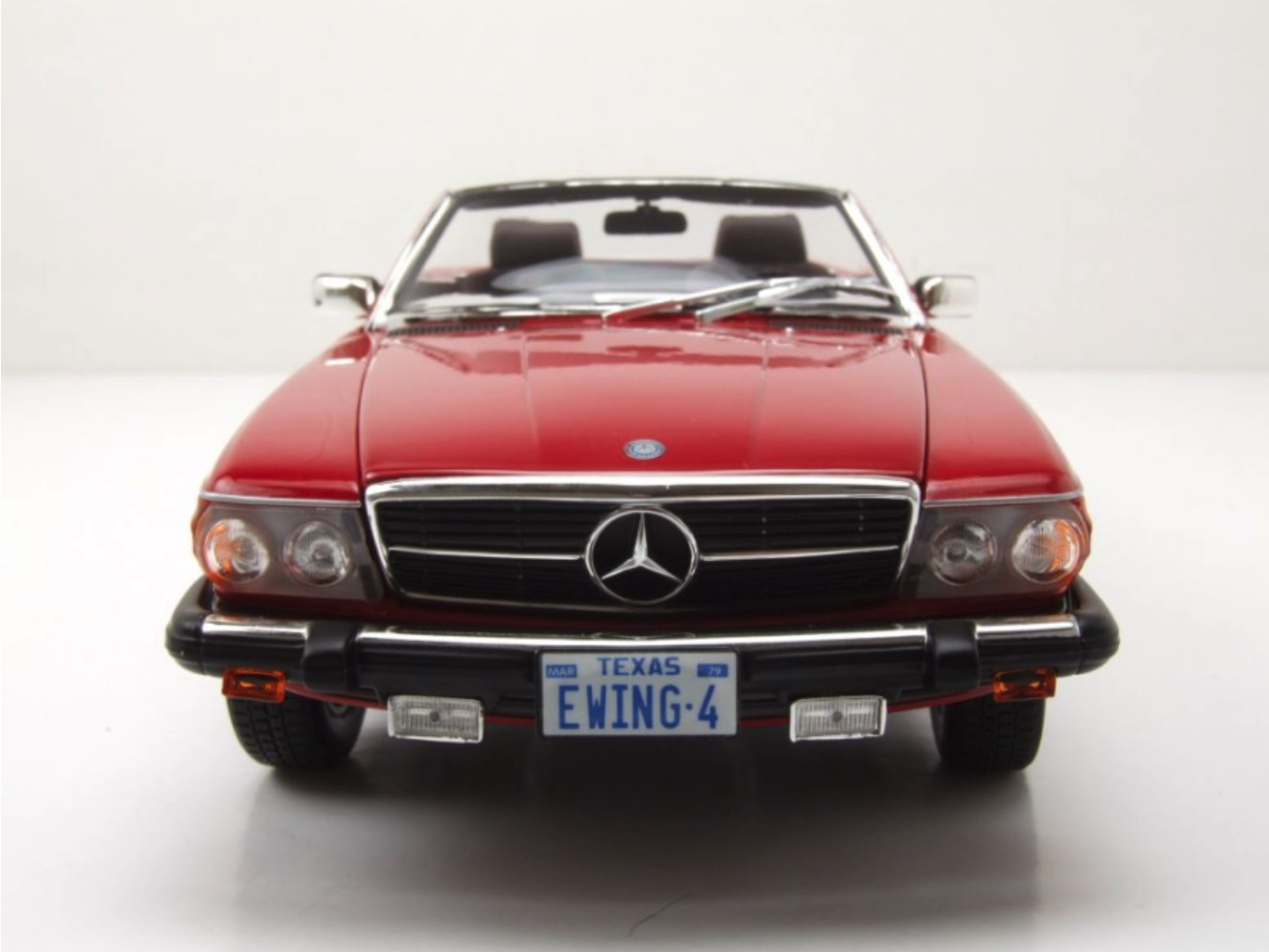 Модель автомобиля Norev 1:18 Mercedes-Benz 450 SL R107 1979 Red (183729) - фото 7 Модель автомобиля Norev 1:18 Mercedes-Benz 450 SL R107 1979 Red (183729) - фото 7