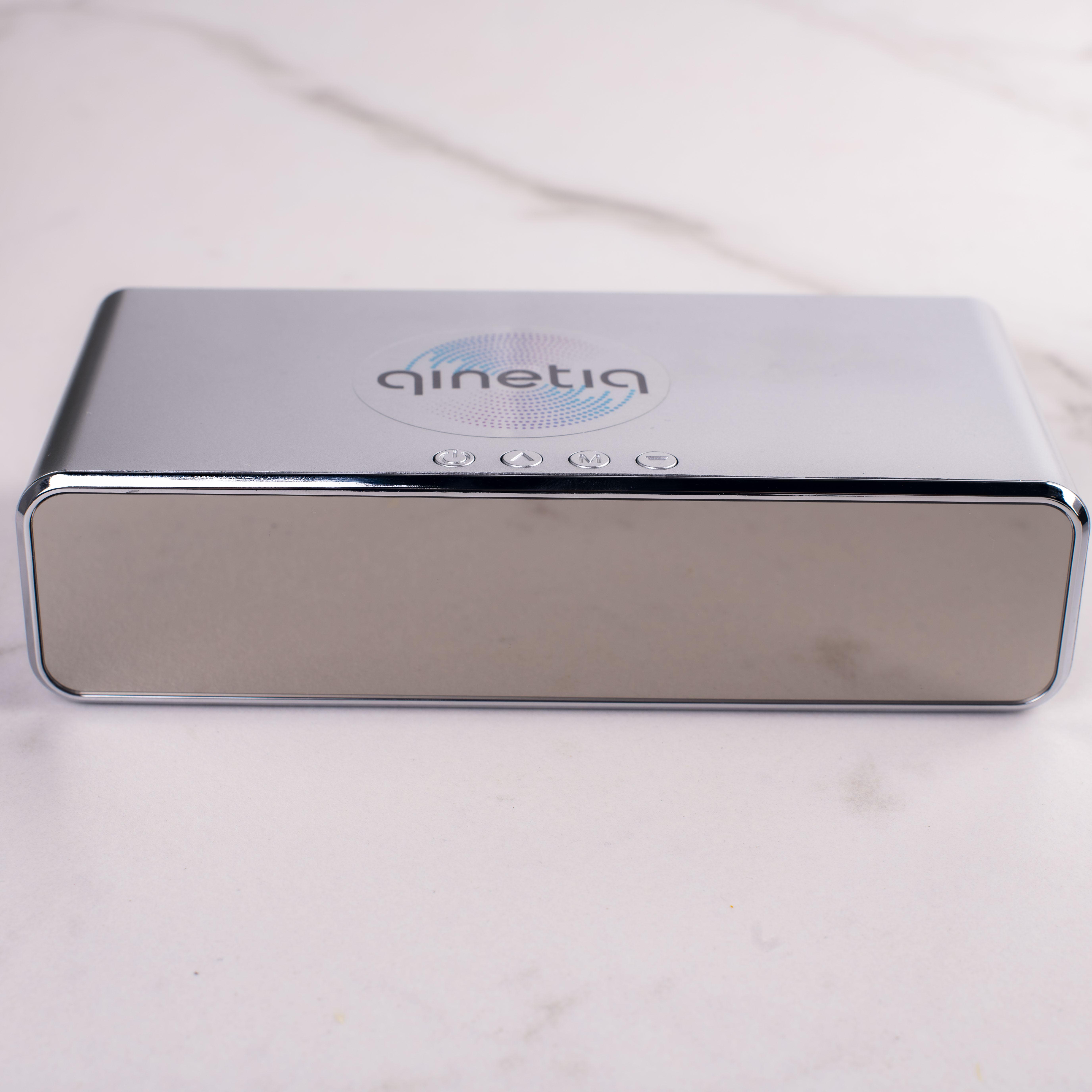 Часы LED QINETIQ 2.000 с беспроводной зарядкой 10W Серебряный