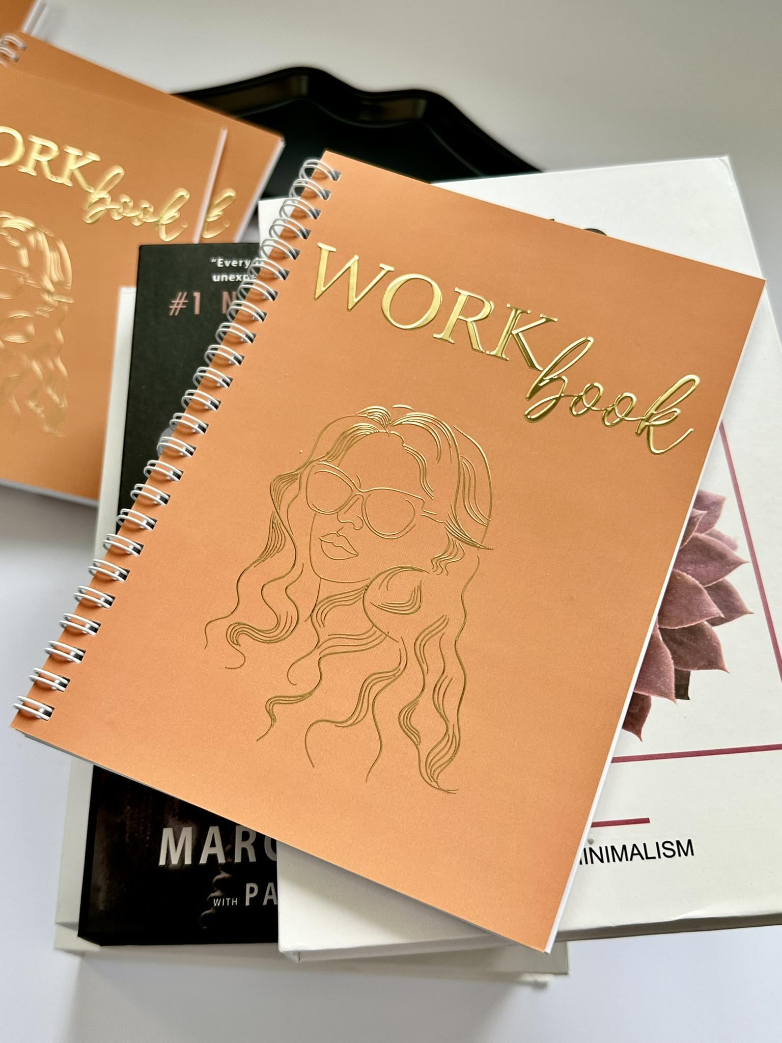 Блокнот Workbook А5 на пружине в клетку с золотой фольгой 40 листов Блокнот Workbook А5 на пружине в клетку с золотой фольгой 40 листов