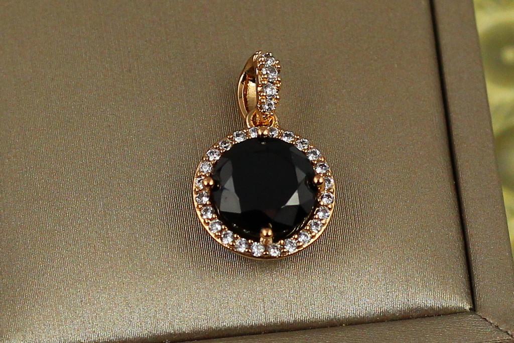 Кулон Xuping Jewelry круглый Черный камень в ободке 1,2 см Золотистый (2629124679) - фото 2 Кулон Xuping Jewelry круглый Черный камень в ободке 1,2 см Золотистый (2629124679) - фото 2