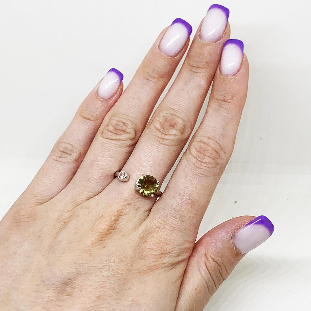 Кольцо серебряное с султанитом р. 18 2,34 г (1662219683)