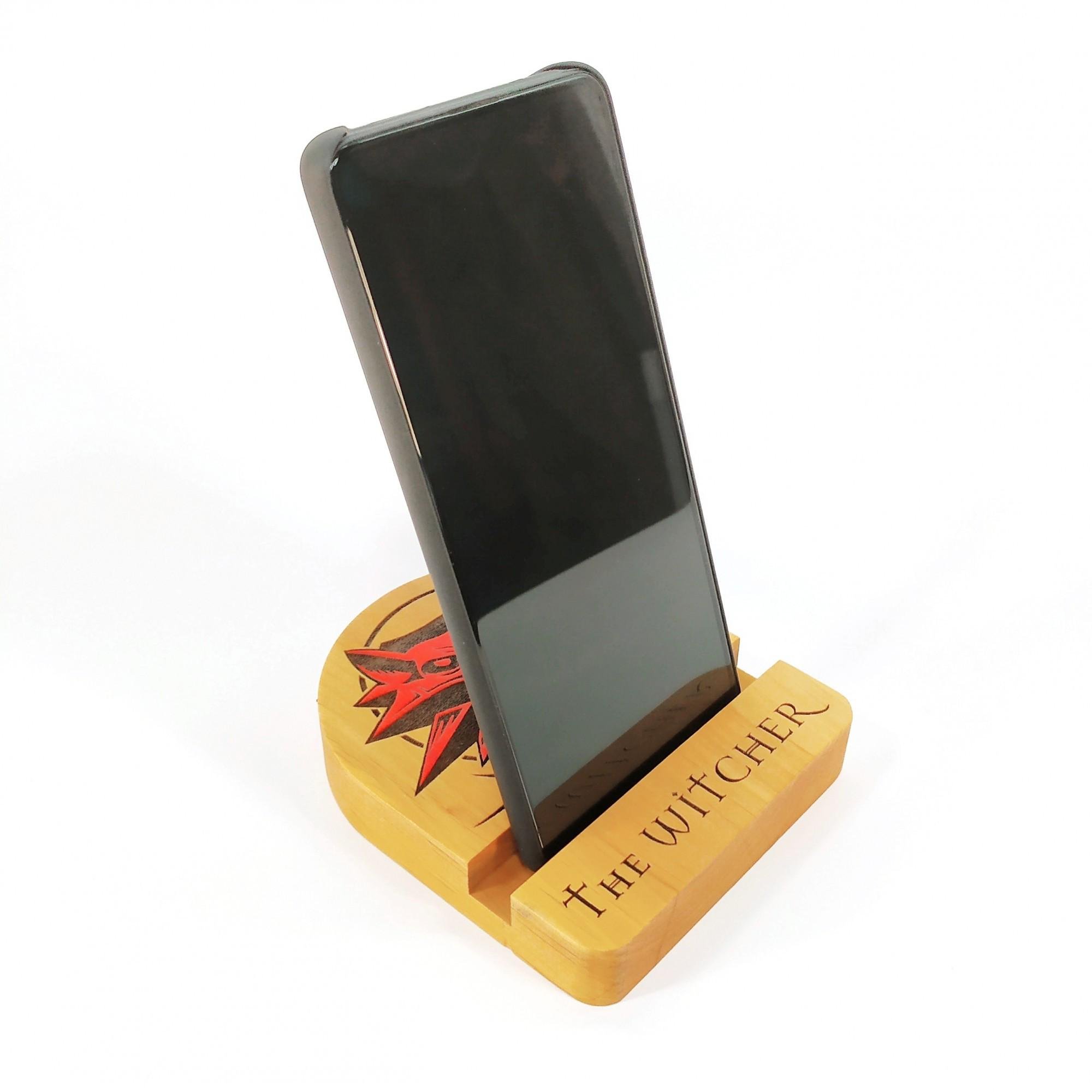 Подставка для телефона Майстерня містера Томаса The Witcher 12х10 см Красный - фото 2 Подставка для телефона Майстерня містера Томаса The Witcher 12х10 см Красный - фото 2