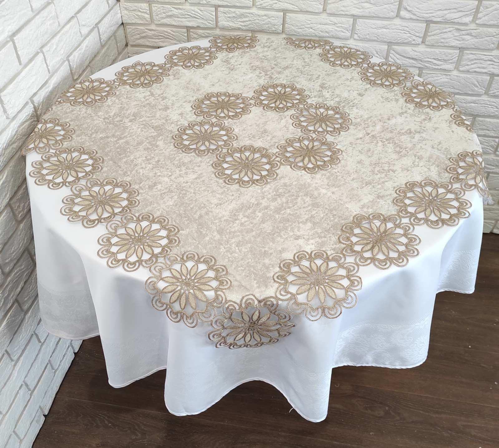 Скатерть квадратная велюровая Acme с кружевом 100x100 Sahra Cappicino (CN7607)