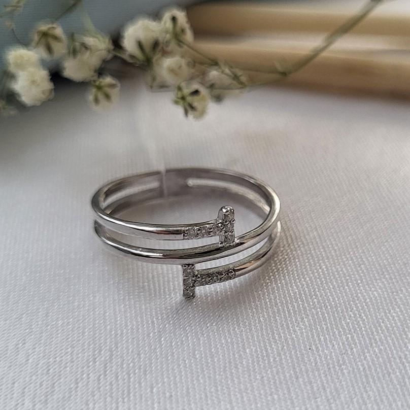 Кольцо женское из серебра вставка кубического циркония 925 проба р. 17 1,60 г (4374р)