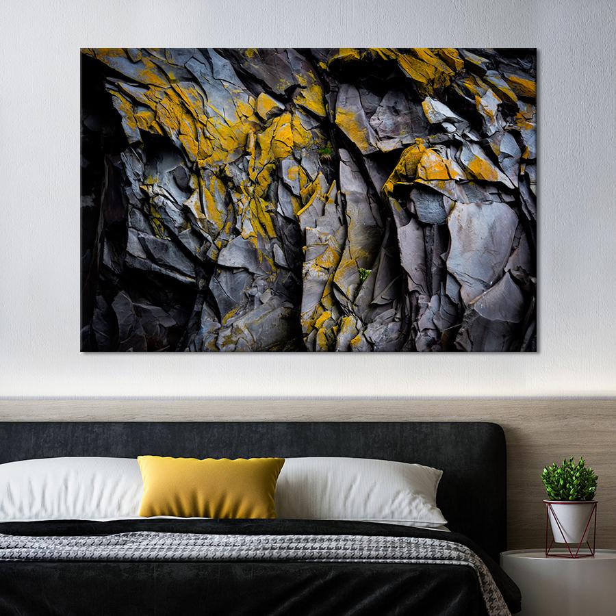 Картина абстракция Жёлтая краска на серой скале 120x80 см (A959-1)