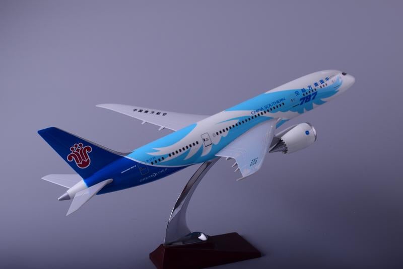 Колекційна модель літака Shantou Tongde Boeing 787 China Southern 43см