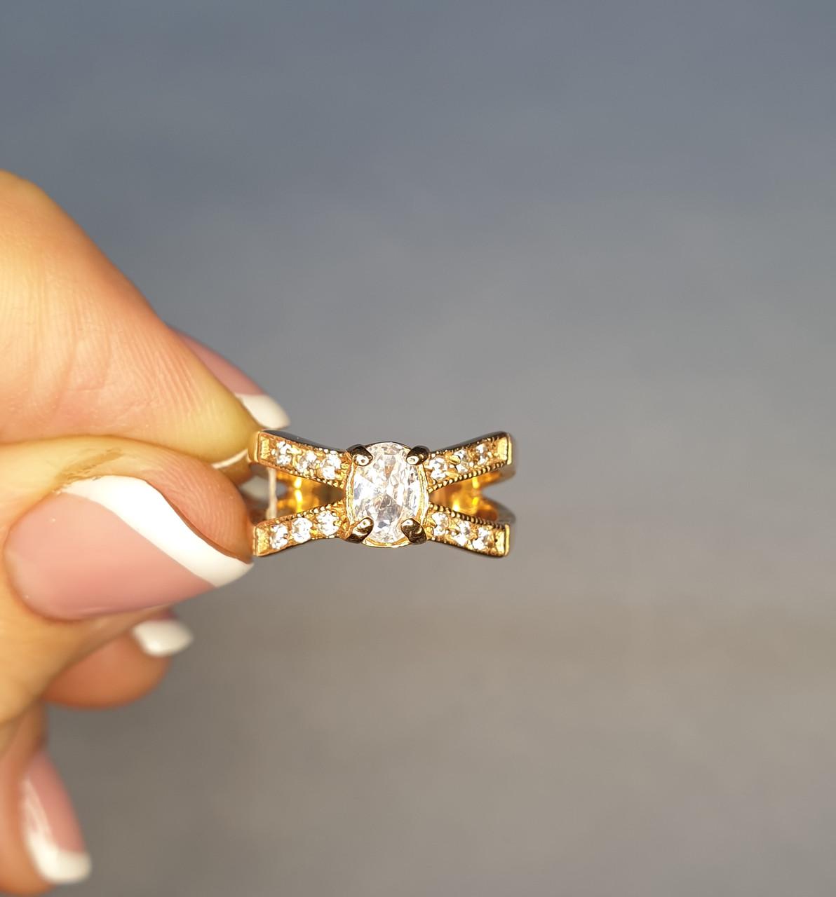 Кольцо позолоченное с кубическим цирконием р. 18,5 3,23 г (1430572713)