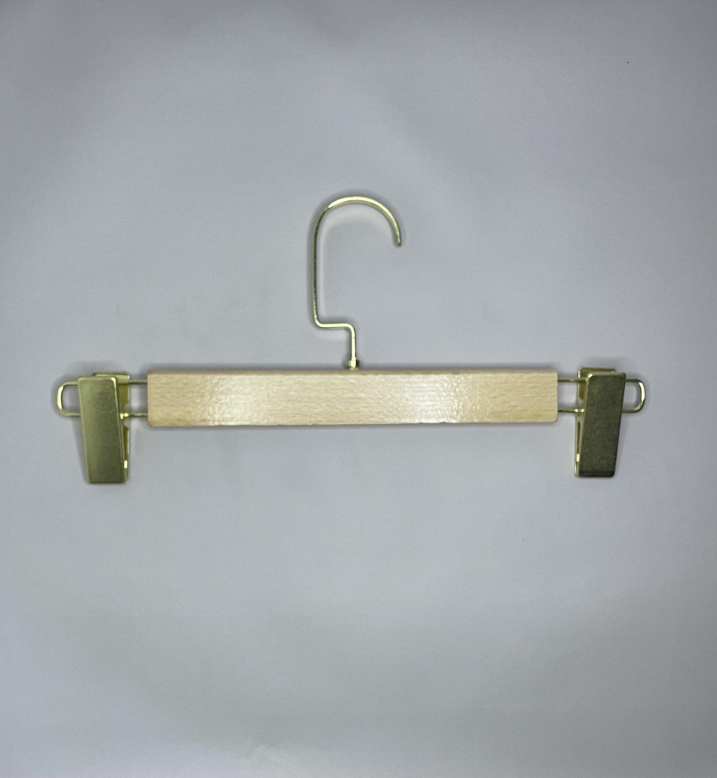 Вешалка ИВА с золотыми прищепками для юбок и брюк с лакированной деревянной вставкой 33 см Бежевый Вешалка ИВА с золотыми прищепками для юбок и брюк с лакированной деревянной вставкой 33 см Бежевый