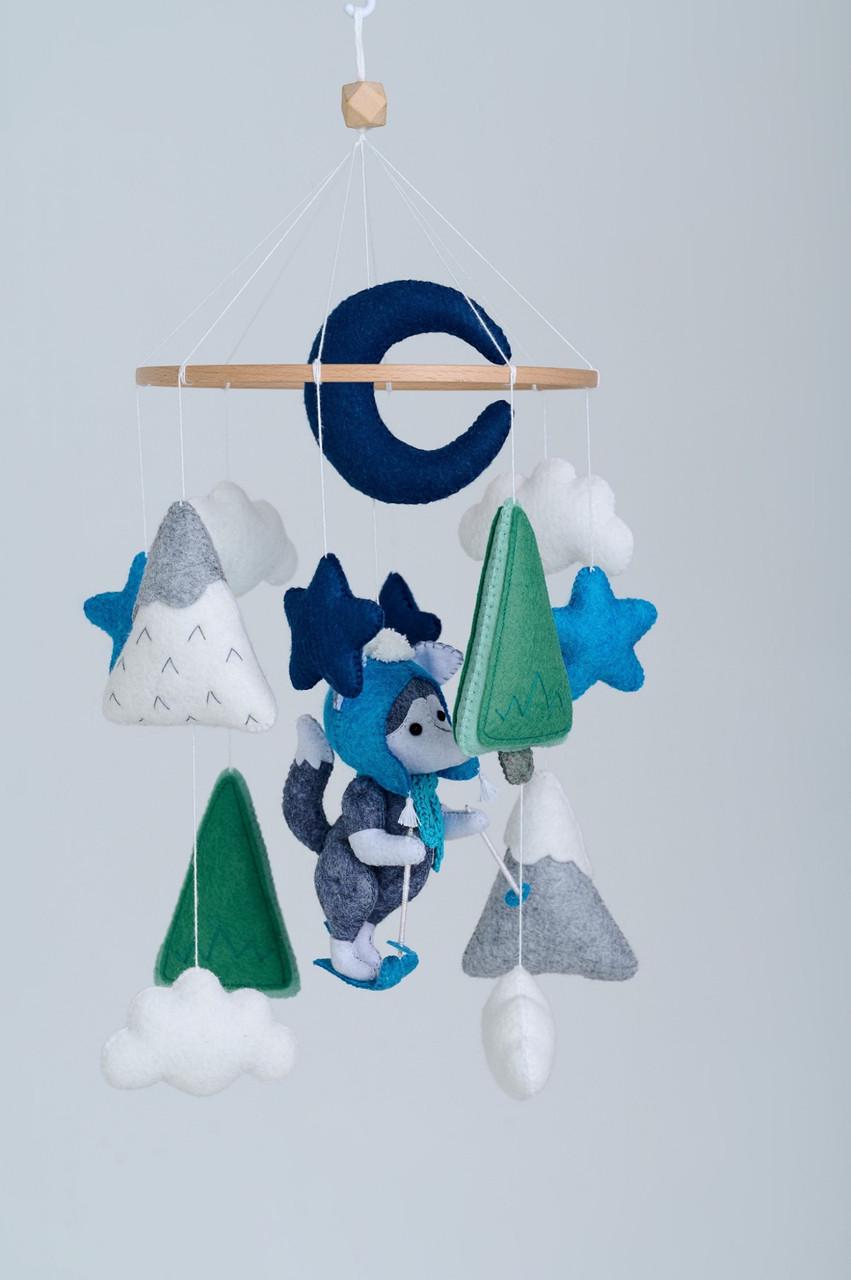 Мобиль детский WooolyWool Волчик на лыжах (27861237)