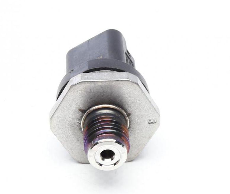 Датчик давления топлива Citroen Berlingo/Jumper/Peugeot Boxer/Expert 2,0 HDi 00-- (0 281 006 507)