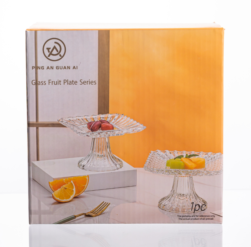 Тортовница стеклянная на ножке квадратная 16х16х9 см Прозрачный (64486-15) - фото 4 Тортовница стеклянная на ножке квадратная 16х16х9 см Прозрачный (64486-15) - фото 4