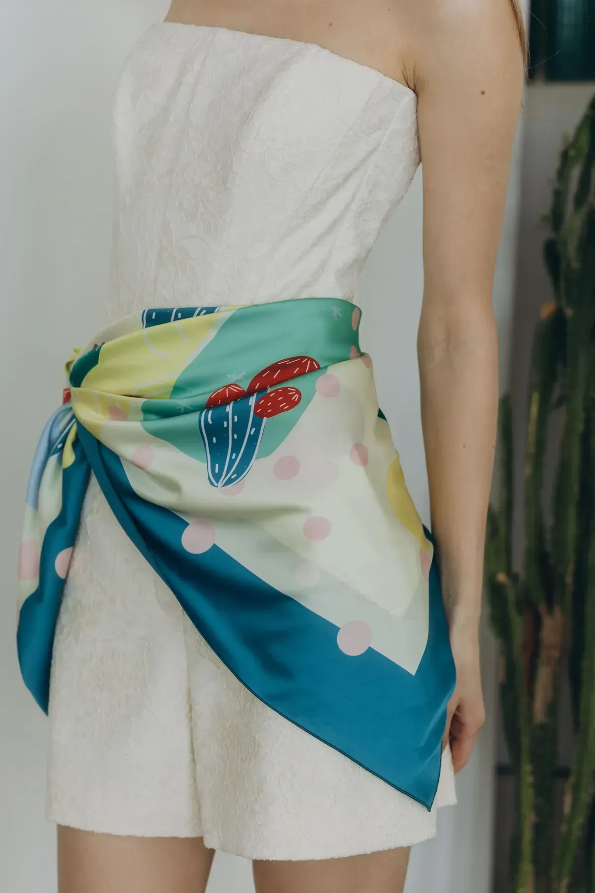 Платок Кактус шелковый односторонняя печать 55х55 см Разноцветный (27581347) - фото 5 Платок Кактус шелковый односторонняя печать 55х55 см Разноцветный (27581347) - фото 5