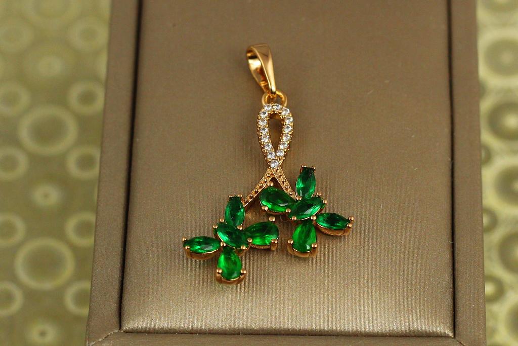 Кулон Xuping Jewelry Вихрь желаний с зеленым камнем 3 см Золотистый (31284630)