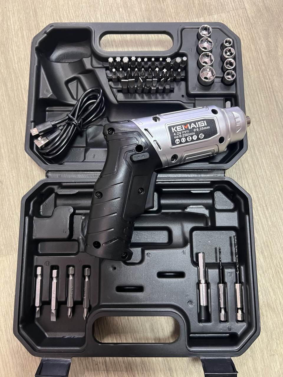 Шуруповерт аккумуляторный МКС 1016-11 Шуруповерт аккумуляторный МКС 1016-11