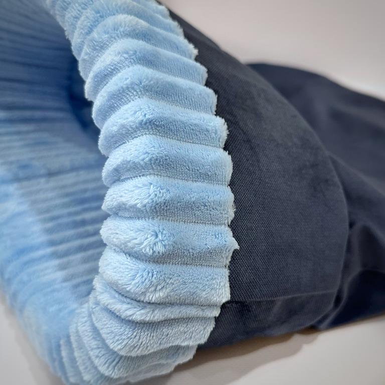 Лежанка-муфта для собак Amore mio Cane Snuggle до 8 кг L 55х65 см Blue (S-0005) - фото 4 Лежанка-муфта для собак Amore mio Cane Snuggle до 8 кг L 55х65 см Blue (S-0005) - фото 4