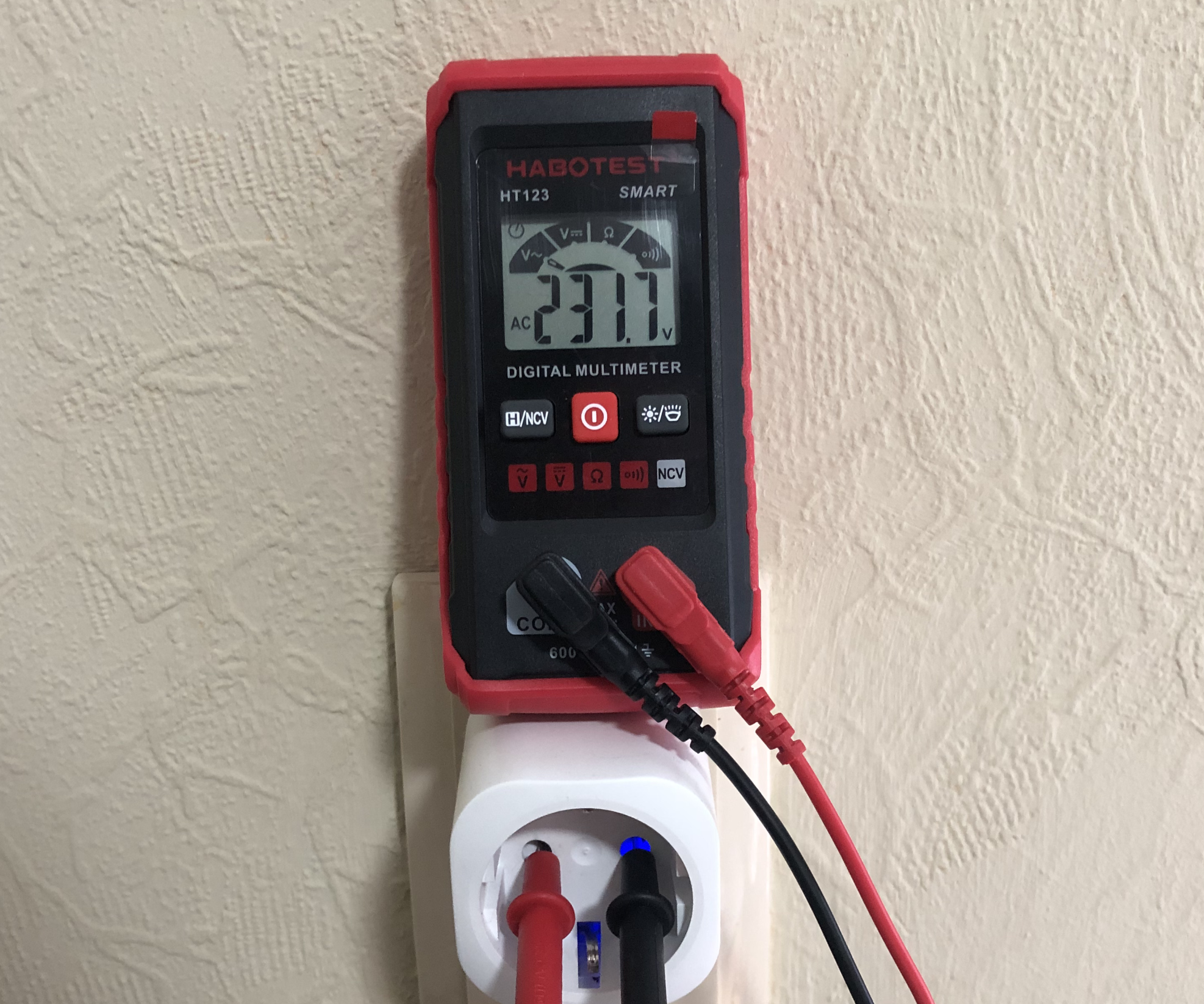 Мультіметр електронний в захисному бампері Habotest HT123 автоматичний з функцією NCV (17010100004) - фото 5 Мультіметр електронний в захисному бампері Habotest HT123 автоматичний з функцією NCV (17010100004) - фото 5