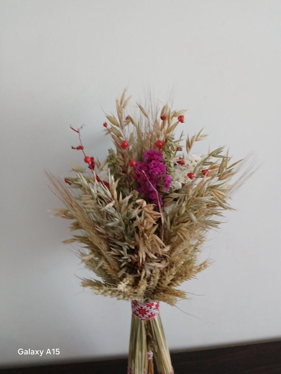 Дидух рождественский из колосья пшеницы/льна и овса на трех ножках 40-45 см с лентой вышиванкой Красный (2822643174) - фото 4