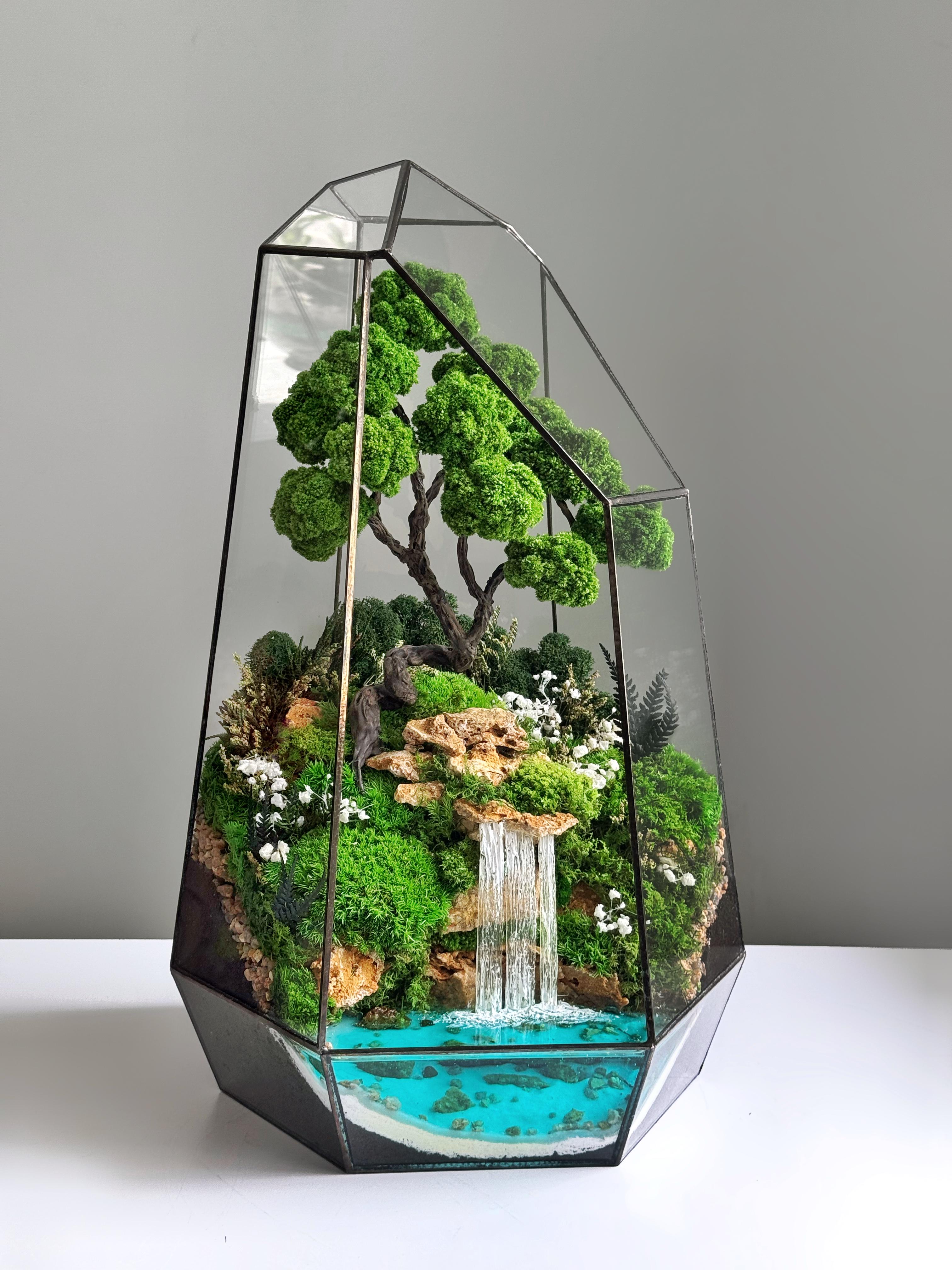 Мосаріум Джерело мрій з бонсай та водоспадом 42х23 см Мосаріум Джерело мрій з бонсай та водоспадом 42х23 см