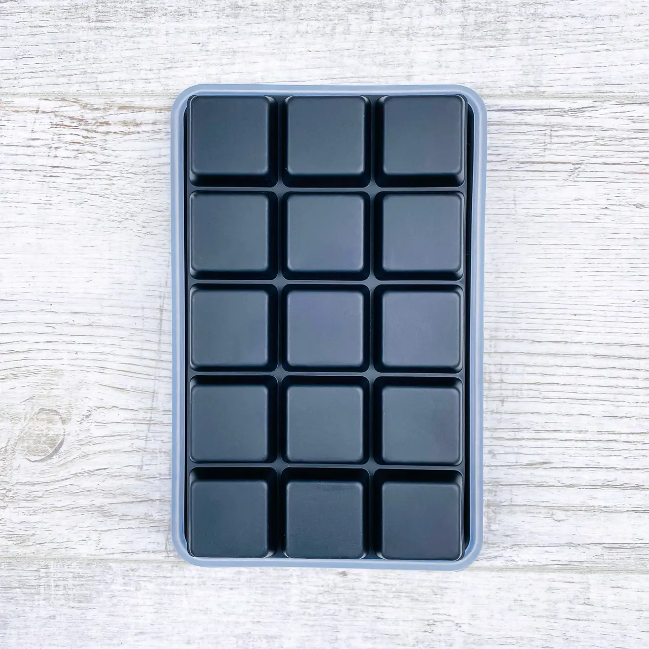 Форма силіконова Olin&Olin з кришкою 15 кубиків для льоду 3,2х3,2 см Чорний