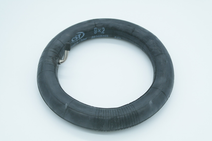 Камера для электросамоката с изогнутым ниппелем 9x2 CST