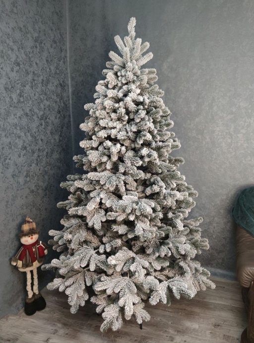 Штучна ялинка лита Ковалівська засніжена з металевою підставкою 1,50 м Білий (NYT15190) - фото 2 Штучна ялинка лита Ковалівська засніжена з металевою підставкою 1,50 м Білий (NYT15190) - фото 2