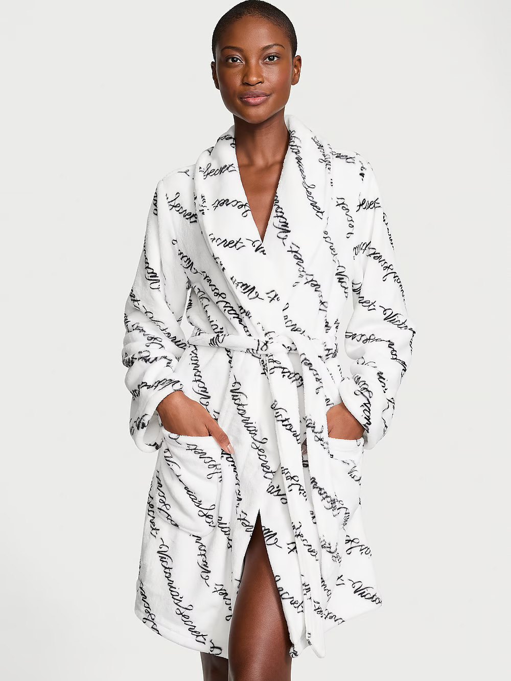 Халат жіночий Victoria's Secret Short Cozy Robe плюшевий XS/S Білий з написами (23389255)