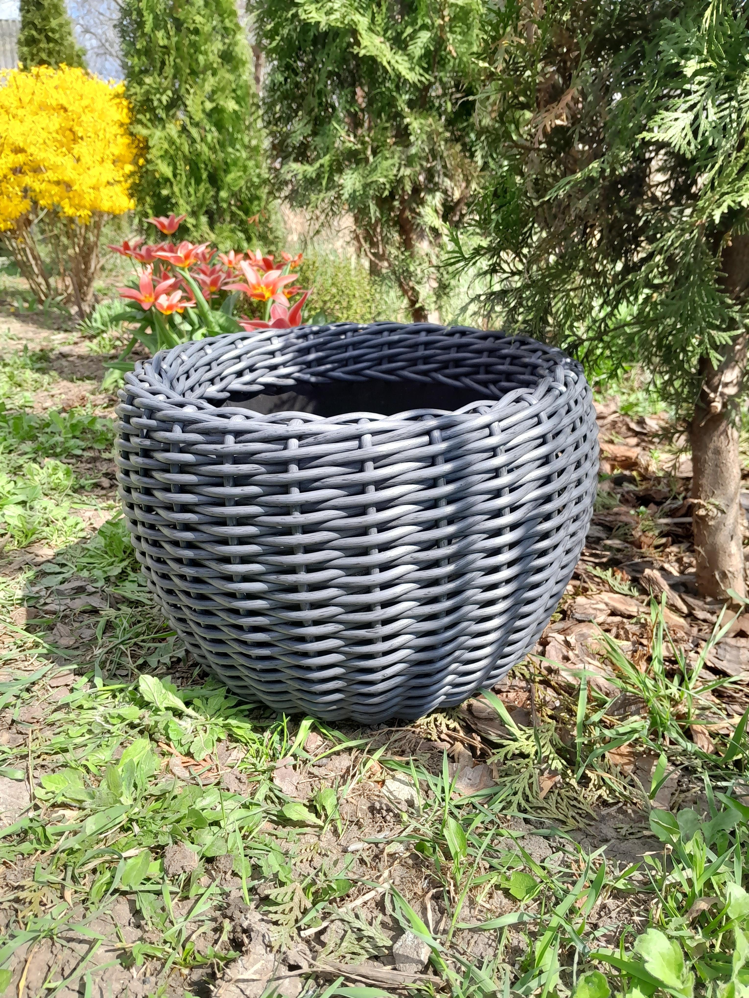 Кашпо для квітів зі штучного ротанга 12 л Графіт (27866425) - фото 3 Кашпо для квітів зі штучного ротанга 12 л Графіт (27866425) - фото 3