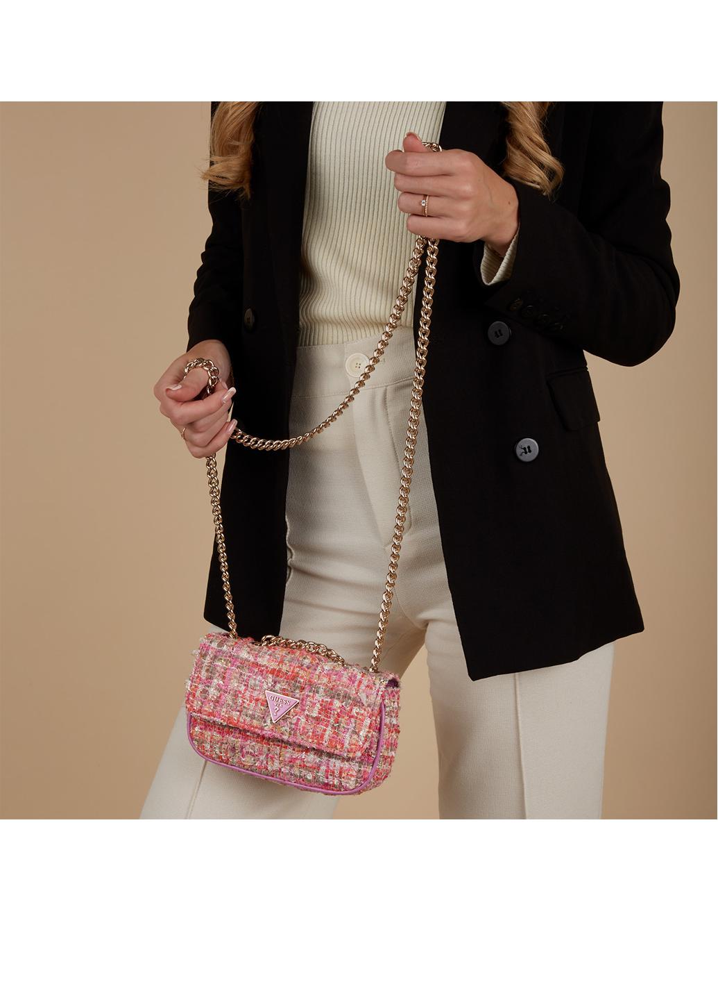 Сумка крос боді жіноча твідова Guess SPARK MICRO MINI HWTF8700780-FMU Фуксія - фото 8 Сумка крос боді жіноча твідова Guess SPARK MICRO MINI HWTF8700780-FMU Фуксія - фото 8