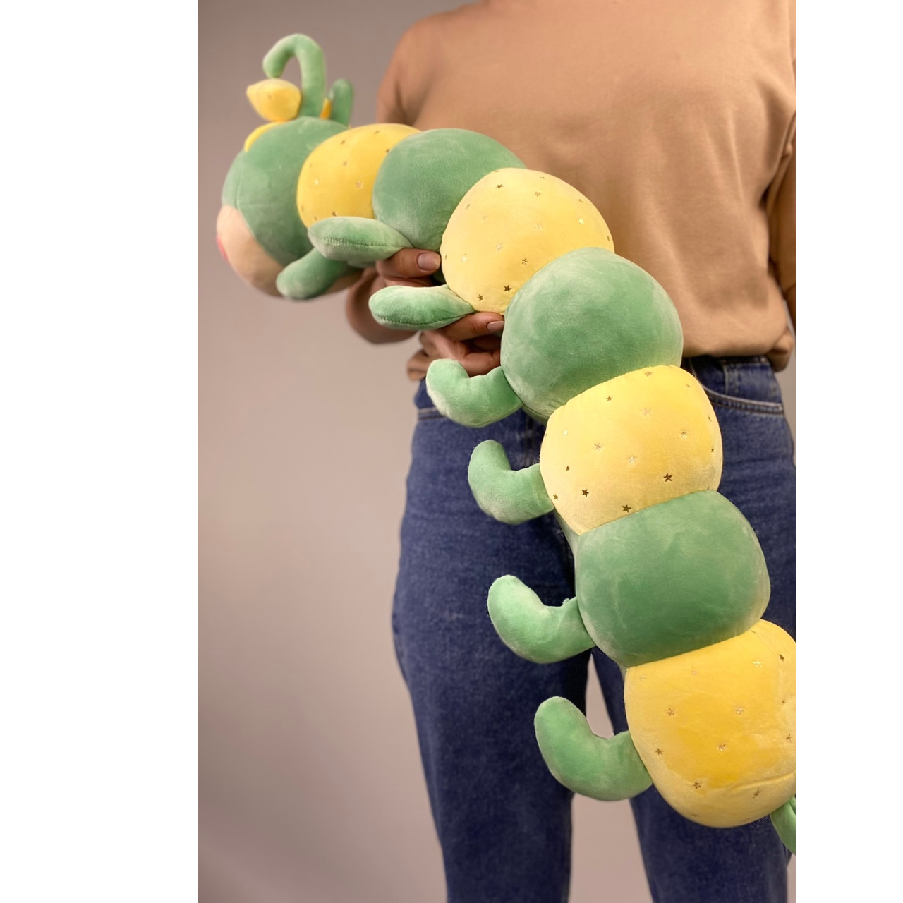 Мягкая игрушка-обнимашка Гусеничка с бантиком 70 см Зеленый/Желтый (E33185) - фото 11 Мягкая игрушка-обнимашка Гусеничка с бантиком 70 см Зеленый/Желтый (E33185) - фото 11