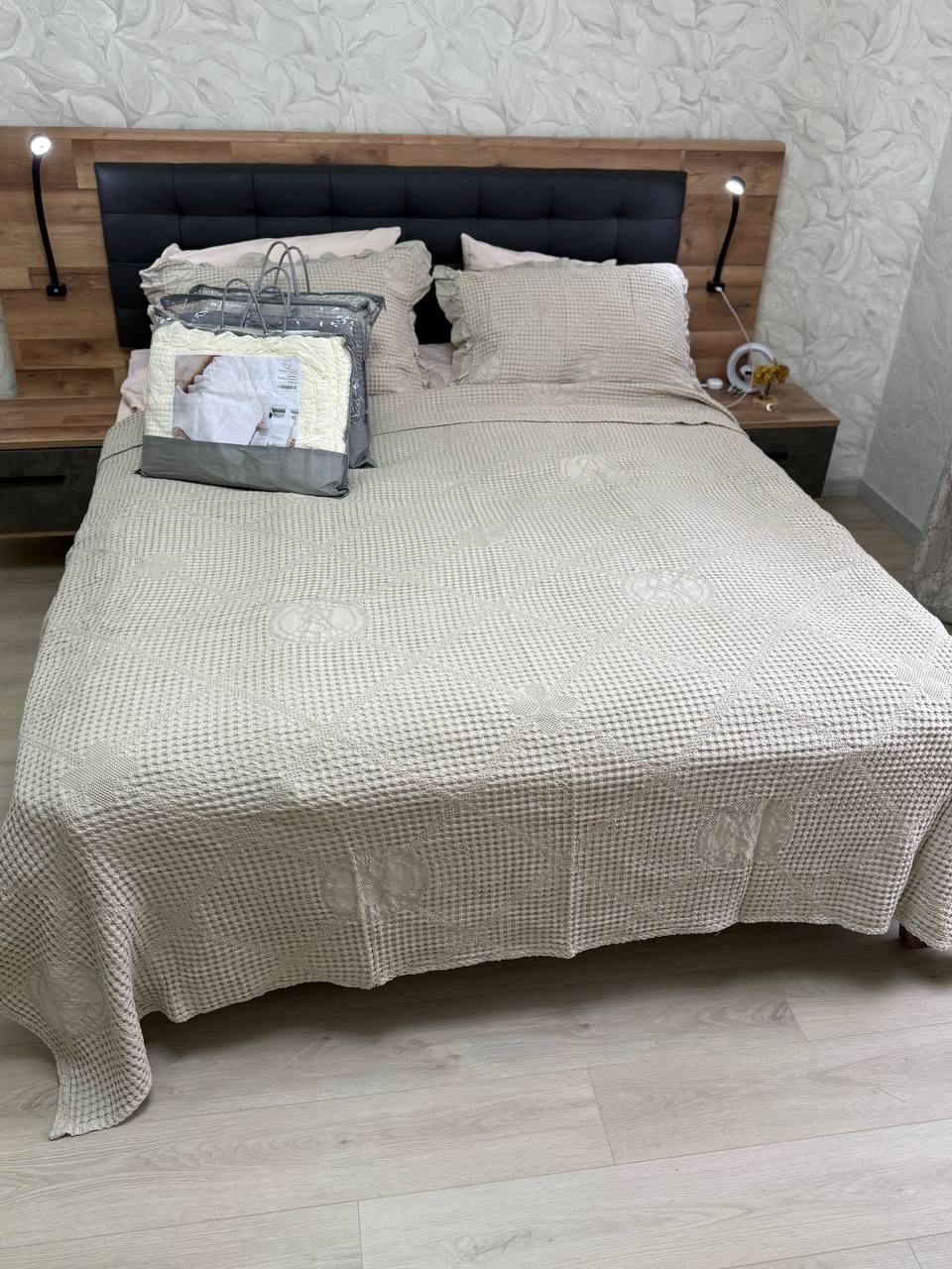 Комплект вафельний євро покривало 200х230 см/наволочки з рюшами 2 шт. 50х70 см Сірий (П4К-al-n-vaf-001) - фото 3 Комплект вафельний євро покривало 200х230 см/наволочки з рюшами 2 шт. 50х70 см Сірий (П4К-al-n-vaf-001) - фото 3