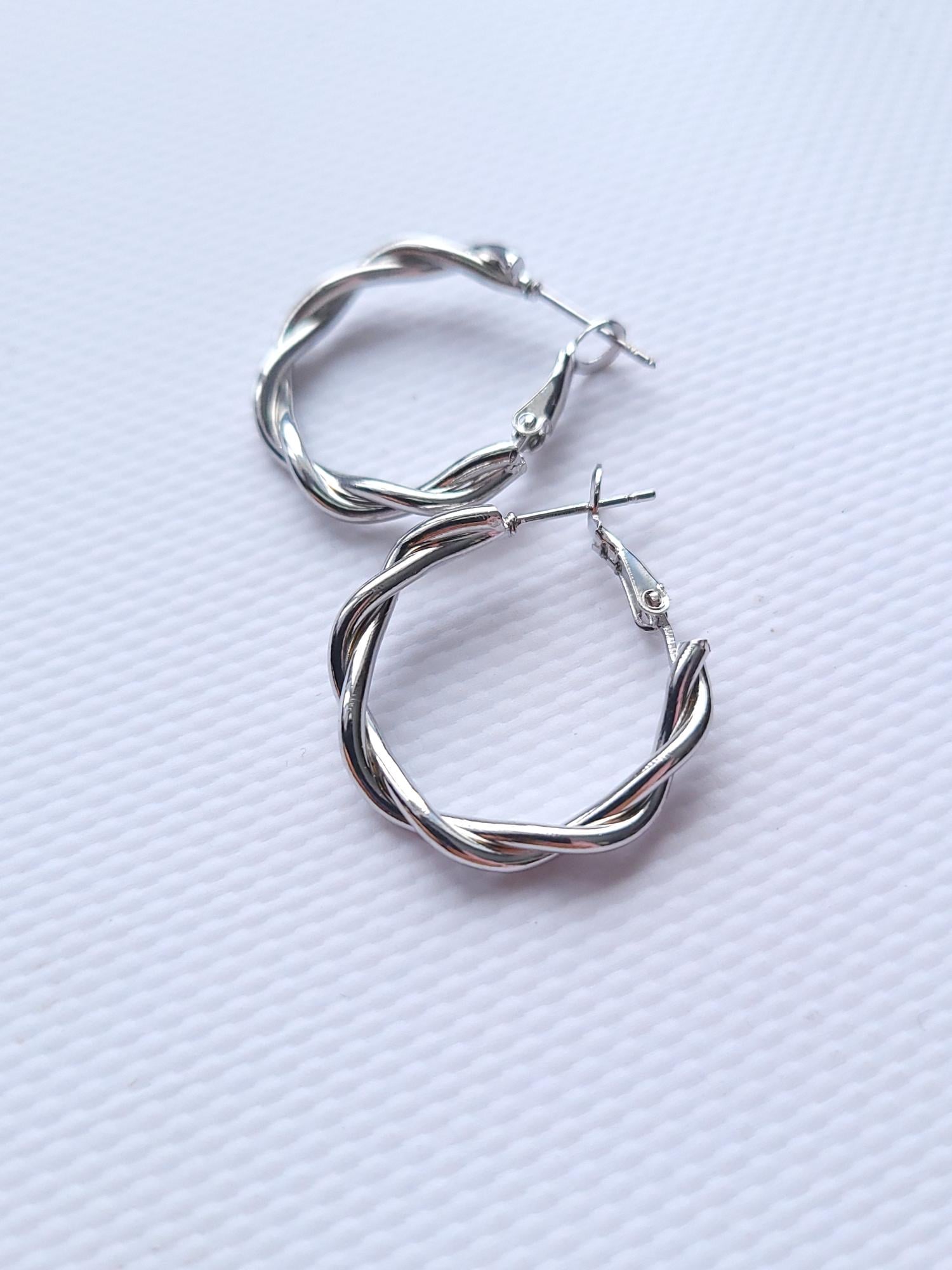 Серьги перекрученные кольца 2,5 см Серебристый (12933)