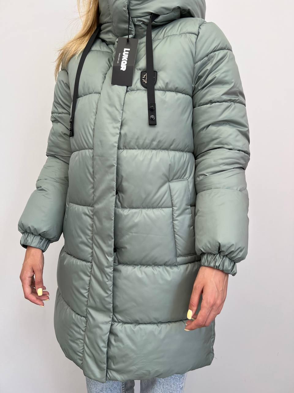 Пуховик женский Lukar King р. 48 Оливковый (8284961) - фото 2 Пуховик женский Lukar King р. 48 Оливковый (8284961) - фото 2