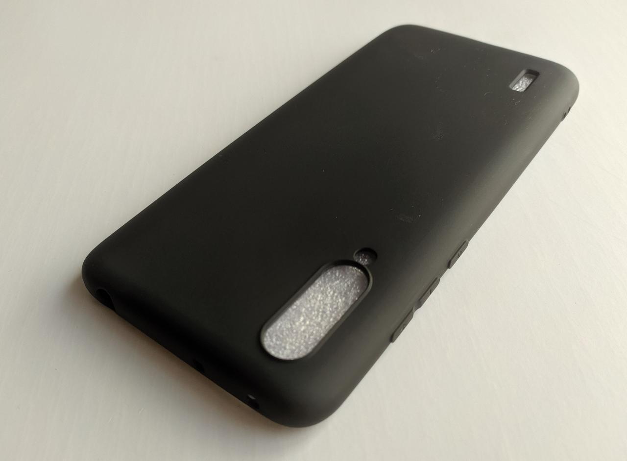 Силиконовый чехол Xiaomi Mi CC9/Xiaomi Mi 9 Lite матовый с царапиной Черный - фото 3 Силиконовый чехол Xiaomi Mi CC9/Xiaomi Mi 9 Lite матовый с царапиной Черный - фото 3