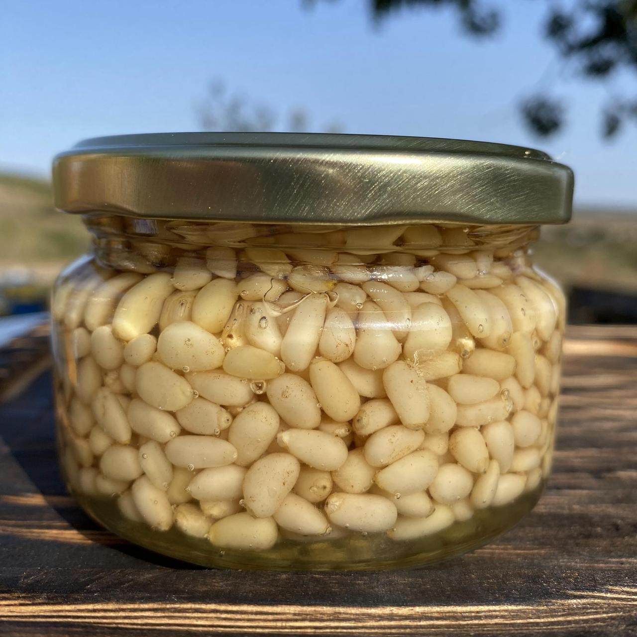 Орехи кедровые в меду акации 0,25 л 270 г (1495676849)