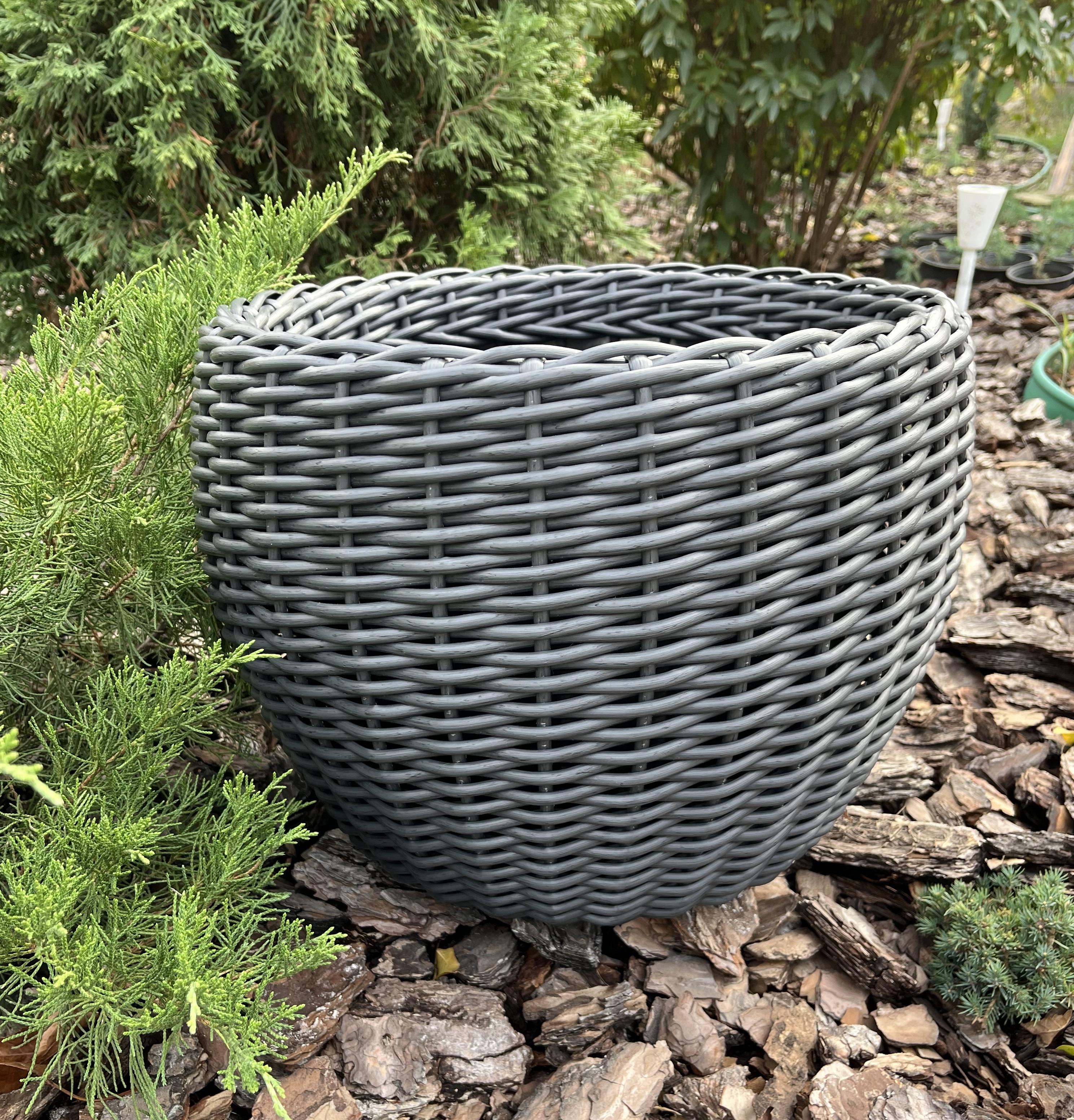 Кашпо для квітів зі штучного ротанга 20 л Графіт (27927851) - фото 1 Кашпо для квітів зі штучного ротанга 20 л Графіт (27927851) - фото 1