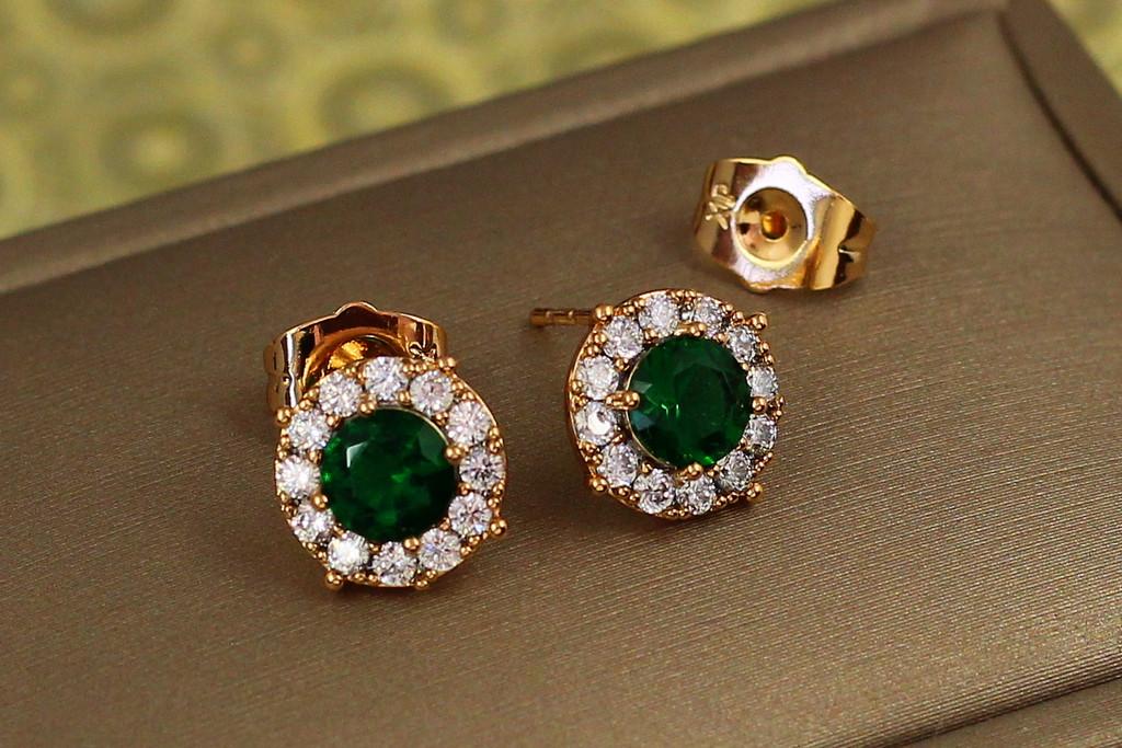 Серьги гвоздики Xuping Jewelry зеленый камень в ободке из фианитов 9 мм Золотистый (2265248002)