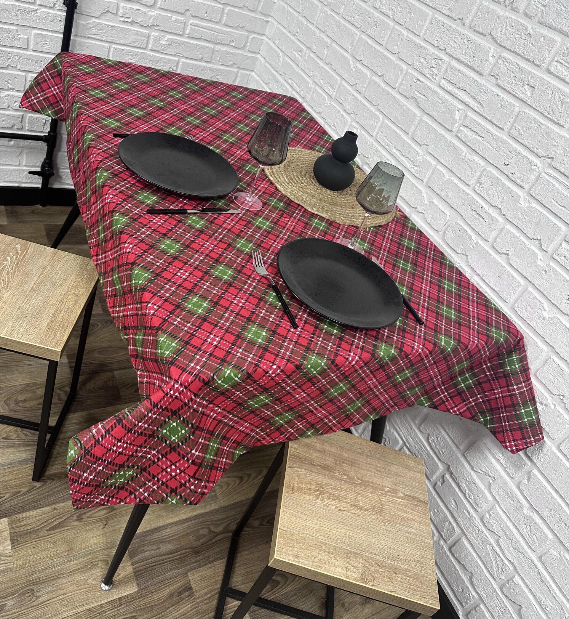 Скатерть новогодняя Comfort Home Buffalo cage водоотталкивающая с тефлоновым покрытием 100x150 см