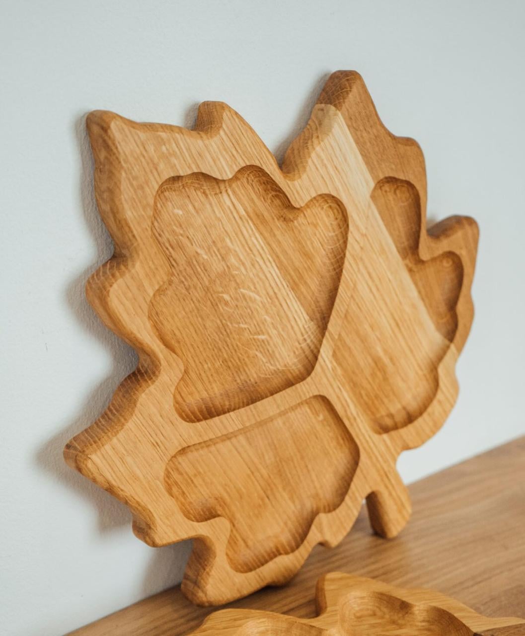 Мінажниця з дуба Листочок для сервірування столу 35х30 см (33089712)