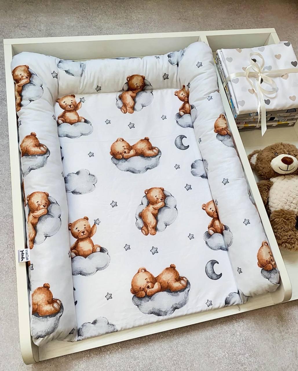 Матрасик на пеленальный стол со съемным поролоном 70хх55 см (7751) Матрасик на пеленальный стол со съемным поролоном 70хх55 см (7751)