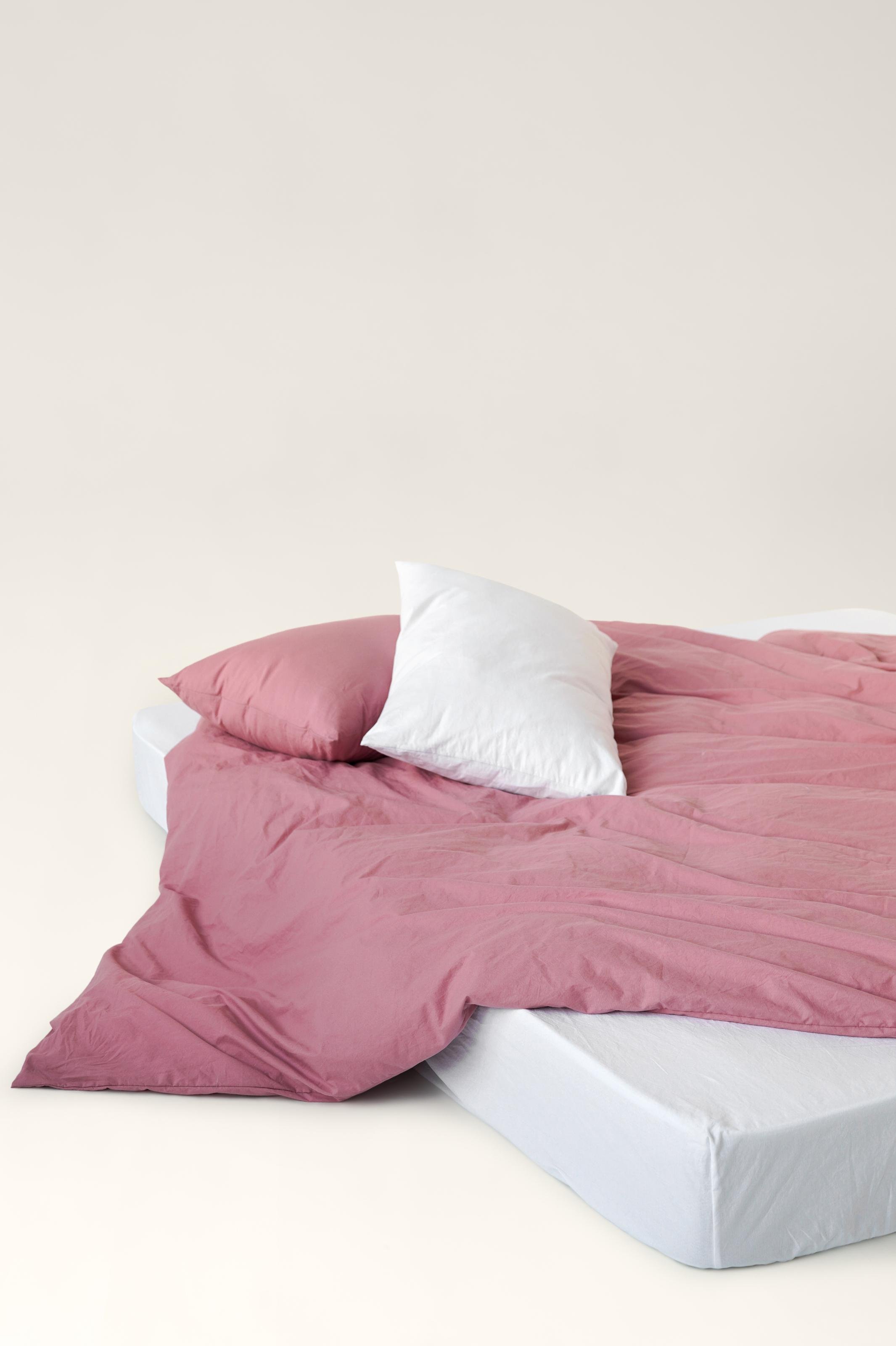 Комплект постельного белья вареный хлопок семейный 3в1 наволочки/пододеяльник/простыня Бело-розовый (2532-9)