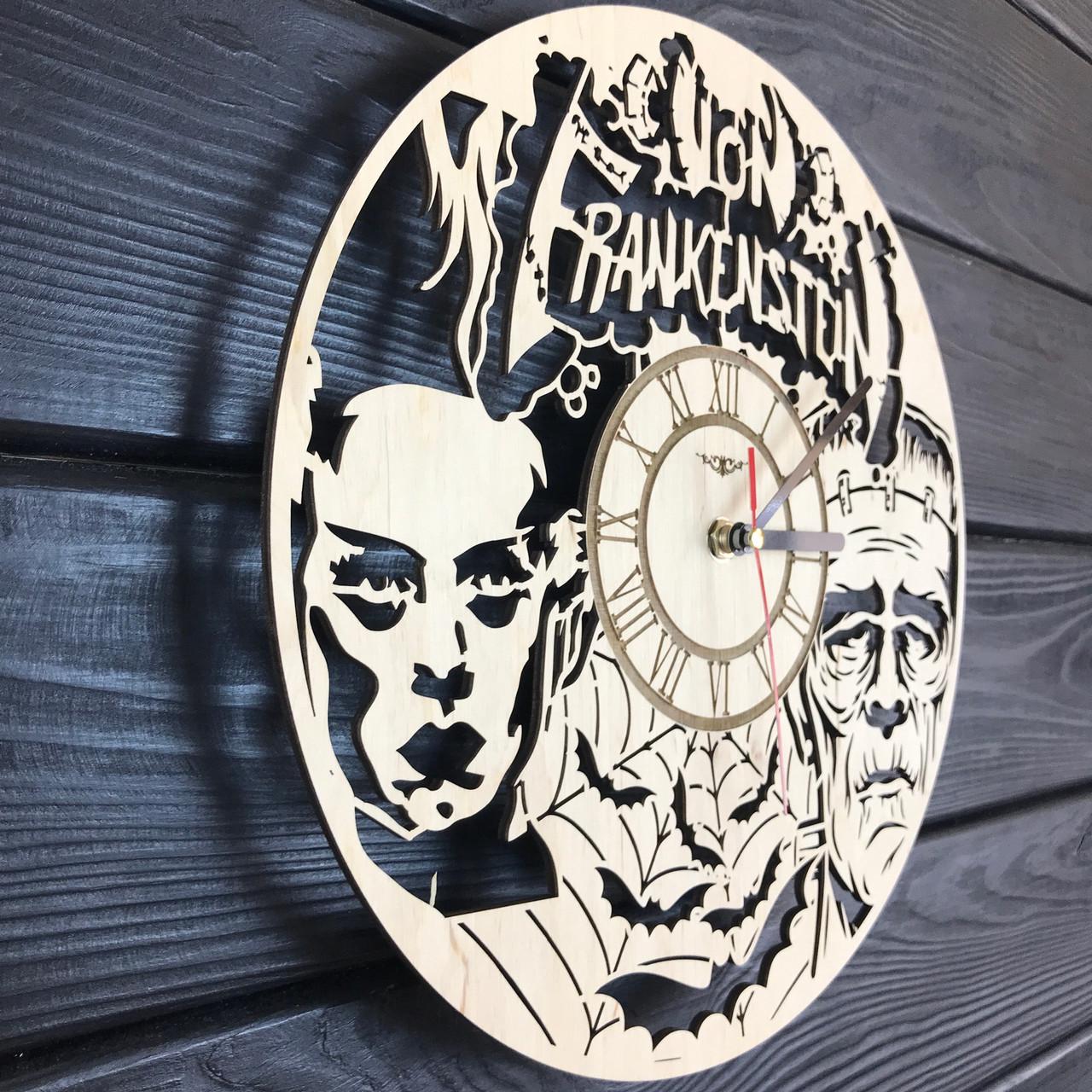 Часы дизайнерские настенные деревянные Франкенштейн