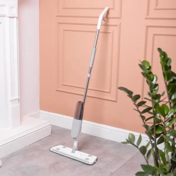 Швабра для мытья полов Household Cleaning Products с насадкой из микрофибры и распылителем Белый (147-107-HP-35015-12) - фото 2 Швабра для мытья полов Household Cleaning Products с насадкой из микрофибры и распылителем Белый (147-107-HP-35015-12) - фото 2