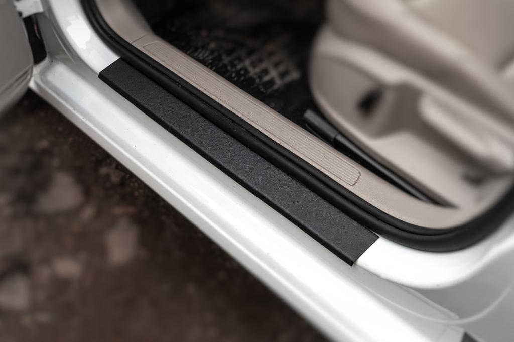 Накладки на пороги ABS DDU Omsa Line для Volkswagen Golf 7/E-Golf алюминий/пластик Черный