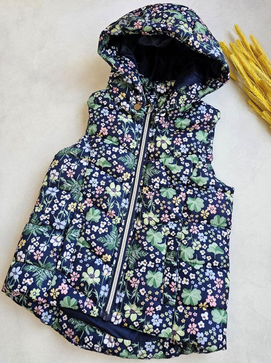 Жилет детский с капюшоном H&M 110-116 см (125781) Жилет детский с капюшоном H&M 110-116 см (125781)