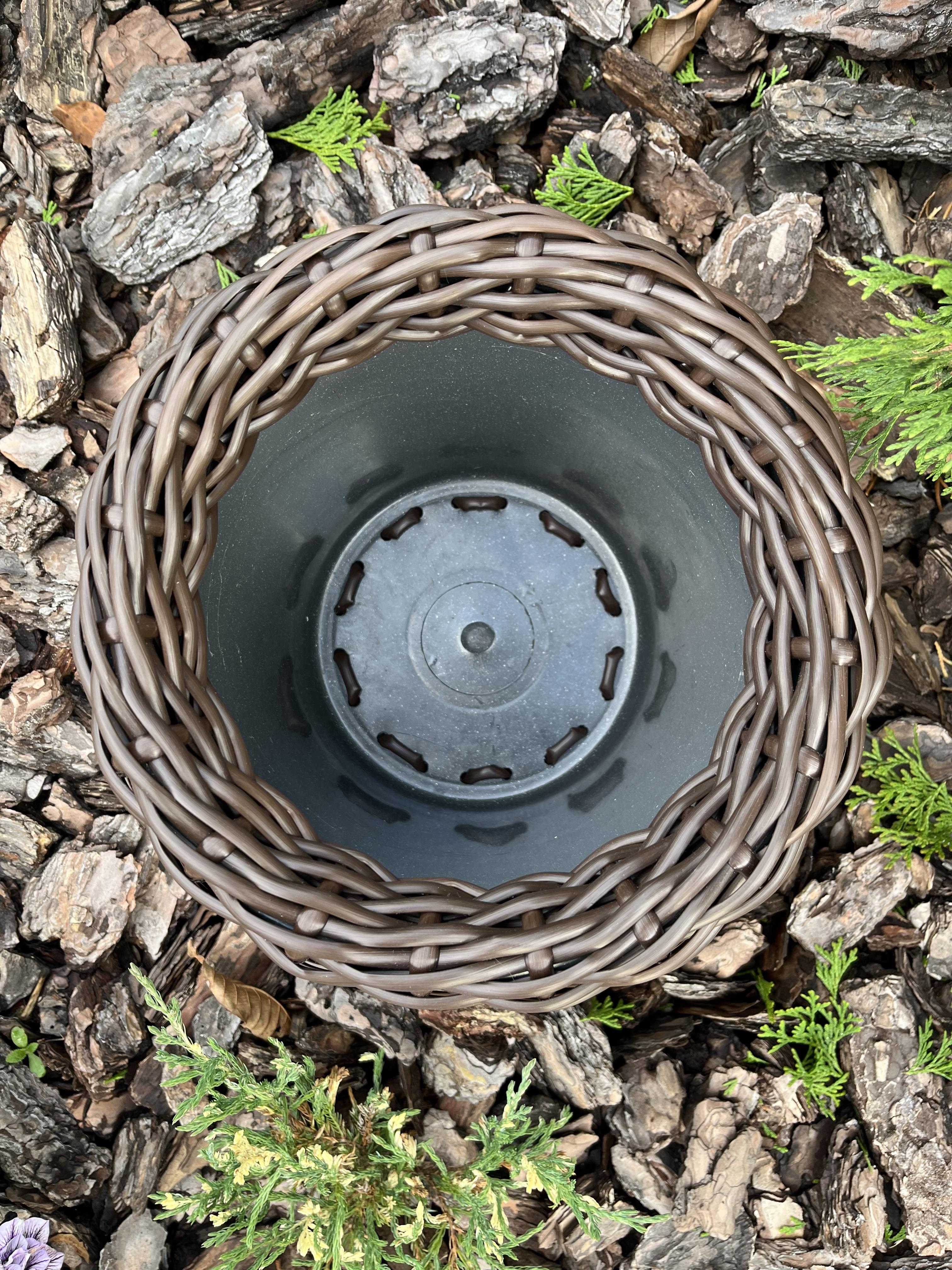 Кашпо для квітів зі штучного ротанга 5 л Меланж (27923668) - фото 2 Кашпо для квітів зі штучного ротанга 5 л Меланж (27923668) - фото 2