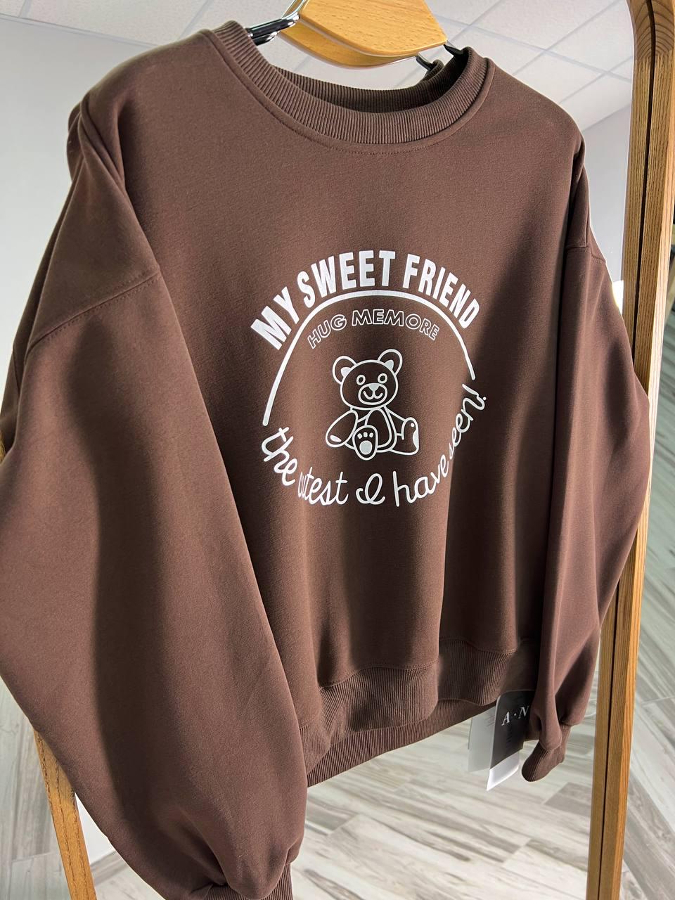 Свитшот женский A-N 25057 с рисунком мишкой впереди средней длины комфорт OS Шоколадный (3341) - фото 7 Свитшот женский A-N 25057 с рисунком мишкой впереди средней длины комфорт OS Шоколадный (3341) - фото 7