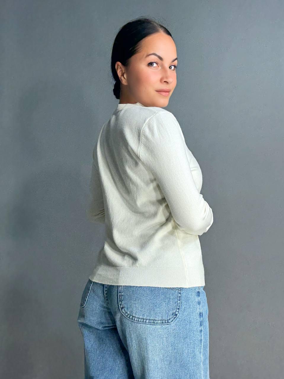 Кардиган жіночий A-N 82896 однотонний на ґудзиках універсальний One Size Білий - фото 3 Кардиган жіночий A-N 82896 однотонний на ґудзиках універсальний One Size Білий - фото 3