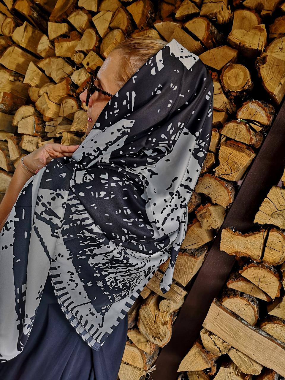 Платок женский шелковый Абстракция 130х130 см Черно-белый